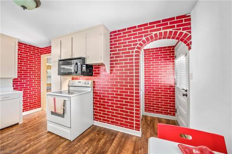 2364 S Freedom Ave, Alliance, OH 44601 photo 6