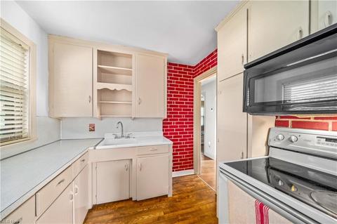 2364 S Freedom Ave, Alliance, OH 44601 photo 7
