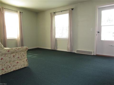 627 Cambridge Ave, Elyria, OH 44035 photo 4