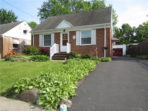 627 Cambridge Ave, Elyria, OH 44035 photo 1