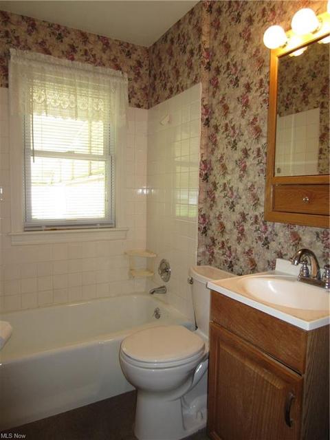 627 Cambridge Ave, Elyria, OH 44035 photo 9