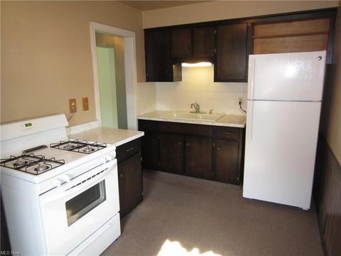 627 Cambridge Ave, Elyria, OH 44035 photo 6