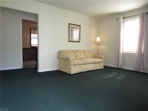 627 Cambridge Ave, Elyria, OH 44035 photo 3