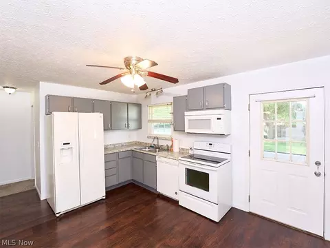 148 Tennessee Ave, Elyria, OH 44035 photo 9
