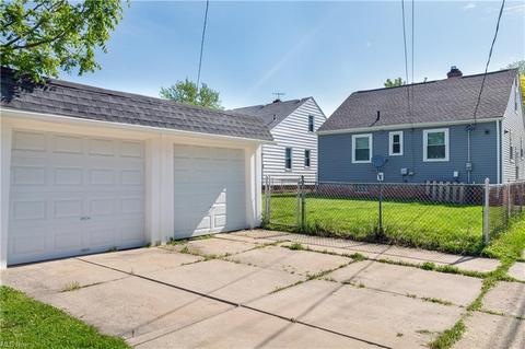 6168 Wareham Dr, Parma, OH 44129 photo 4