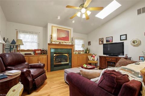 237 Clingan Rd, Struthers, OH 44471 photo 3