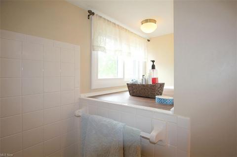 222 Commodore Cir, Elyria, OH 44035 photo 20