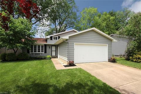 222 Commodore Cir, Elyria, OH 44035 photo 1