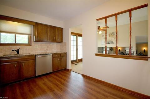 222 Commodore Cir, Elyria, OH 44035 photo 8