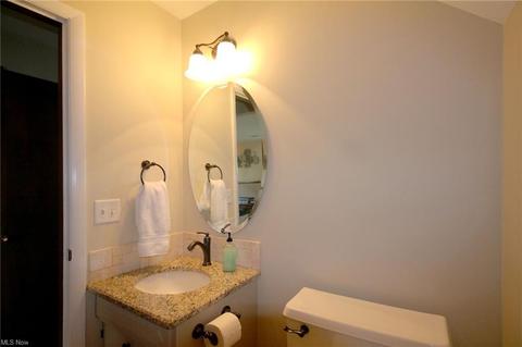 222 Commodore Cir, Elyria, OH 44035 photo 13