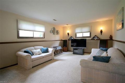 222 Commodore Cir, Elyria, OH 44035 photo 10