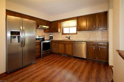 222 Commodore Cir, Elyria, OH 44035 photo 6