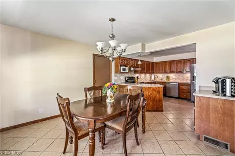 435 W Ohio Ave, Sebring, OH 44672 photo 10
