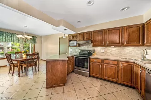 435 W Ohio Ave, Sebring, OH 44672 photo 7