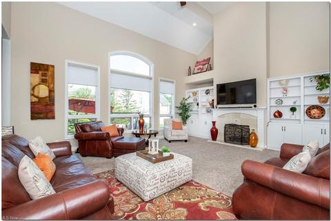 7475 Capilano Dr, Solon, OH 44139 photo 2