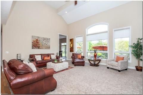 7475 Capilano Dr, Solon, OH 44139 photo 3