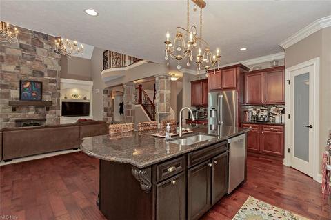 140 Eagle Point Dr, Lyndhurst, OH 44124 photo 10