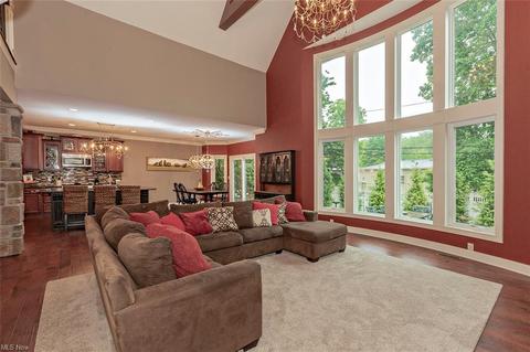 140 Eagle Point Dr, Lyndhurst, OH 44124 photo 17