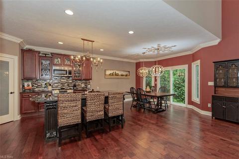 140 Eagle Point Dr, Lyndhurst, OH 44124 photo 8