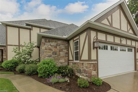 140 Eagle Point Dr, Lyndhurst, OH 44124 photo 2