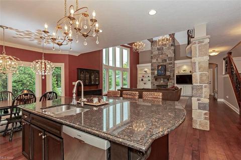 140 Eagle Point Dr, Lyndhurst, OH 44124 photo 11
