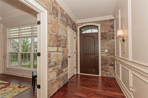 140 Eagle Point Dr, Lyndhurst, OH 44124 photo 5
