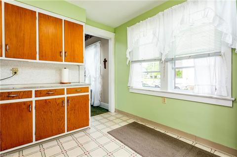 609 Bond St, Elyria, OH 44035 photo 9