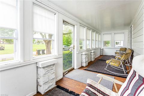609 Bond St, Elyria, OH 44035 photo 4