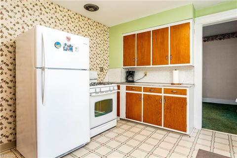 609 Bond St, Elyria, OH 44035 photo 8