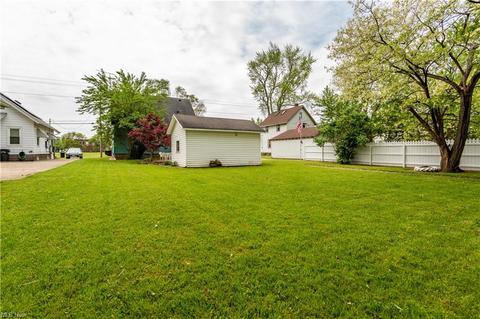 609 Bond St, Elyria, OH 44035 photo 3