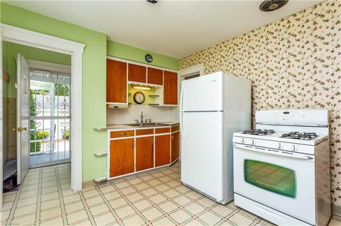 609 Bond St, Elyria, OH 44035 photo 10