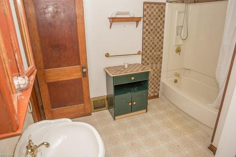 346 Cambridge Ave, Elyria, OH 44035 photo 15