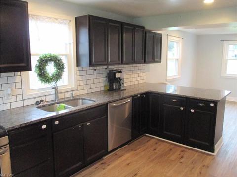 1034 5th St, Struthers, OH 44471 photo 2