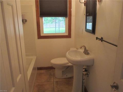 1034 5th St, Struthers, OH 44471 photo 7
