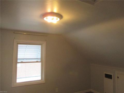 1034 5th St, Struthers, OH 44471 photo 5