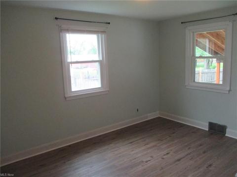 1034 5th St, Struthers, OH 44471 photo 8