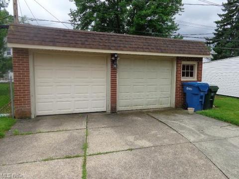8317 Whitehaven Dr, Parma, OH 44129 photo 6