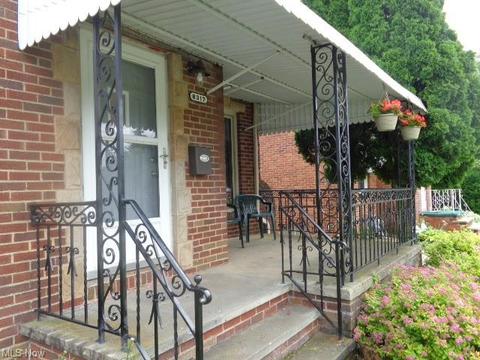 8317 Whitehaven Dr, Parma, OH 44129 photo 2