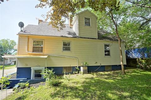 381 Eckard Ave, Akron, OH 44314 photo 4