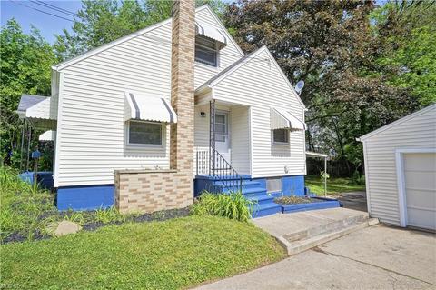 381 Eckard Ave, Akron, OH 44314 photo 3