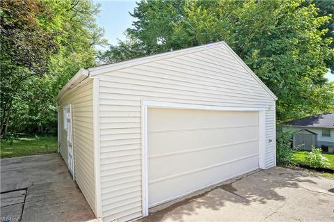 381 Eckard Ave, Akron, OH 44314 photo 6
