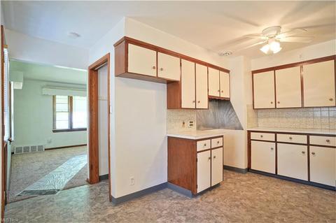 381 Eckard Ave, Akron, OH 44314 photo 14