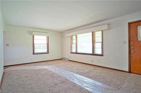 381 Eckard Ave, Akron, OH 44314 photo 21