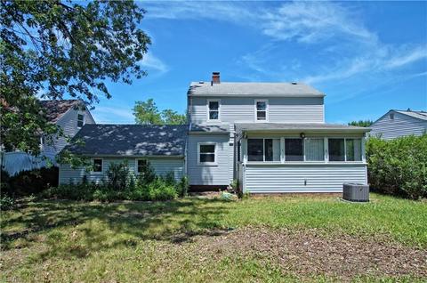 30830 Crescent Dr, Willowick, OH 44095 photo 4