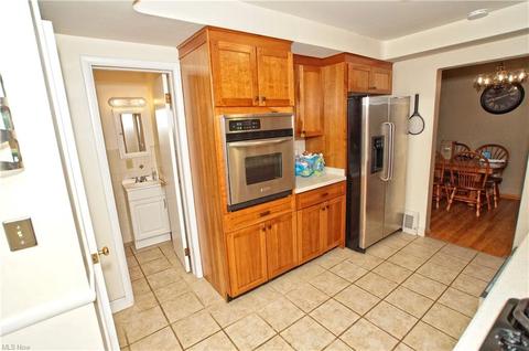 30830 Crescent Dr, Willowick, OH 44095 photo 8