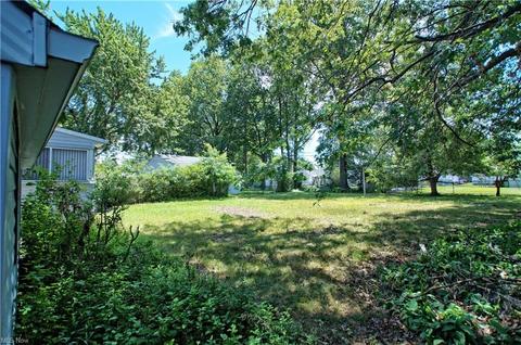 30830 Crescent Dr, Willowick, OH 44095 photo 6