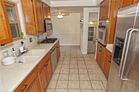 30830 Crescent Dr, Willowick, OH 44095 photo 9