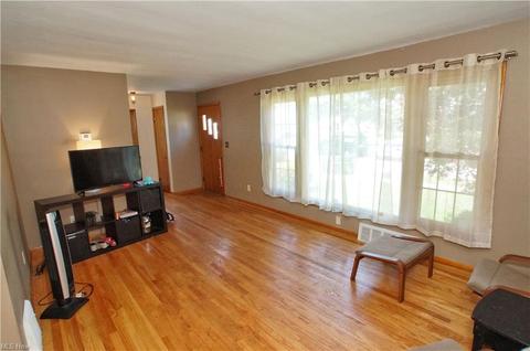 30830 Crescent Dr, Willowick, OH 44095 photo 15