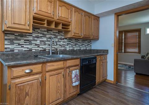 454 Ohio St, Elyria, OH 44035 photo 4