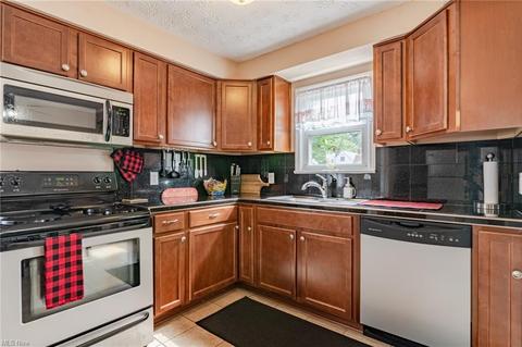 769 E 249th St, Euclid, OH 44123 photo 11